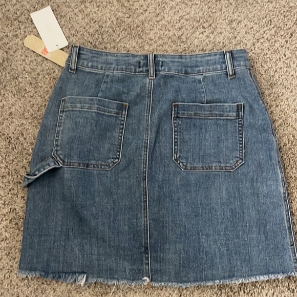 Gianni Bini frayed Jean skirt NWT - Picture 2 of 5
